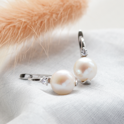 Essential pearl earrings KLANI