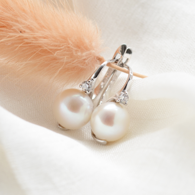 Essential pearl earrings KLANI