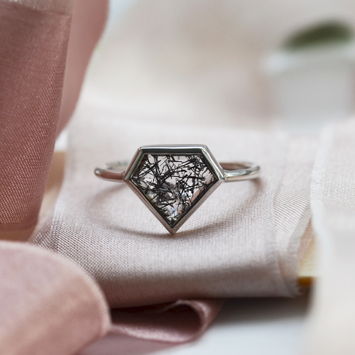 Zlatý minimalistický prsten s rutil quartzem ALMONTE