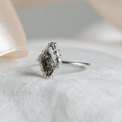 Unusual ring with rutilated quartz BENI