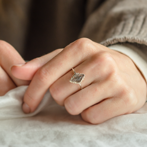 Unusual ring with rutilated quartz BENI