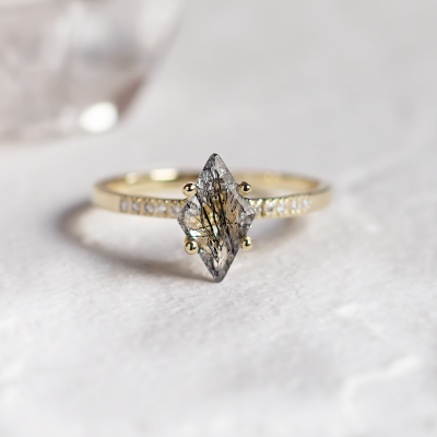 Gold ring with kite rutilated quartz and diamonds ESTER