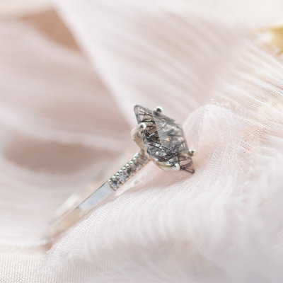 Zlatý prsten s kite rutilovým křišťálem a diamanty ESTER