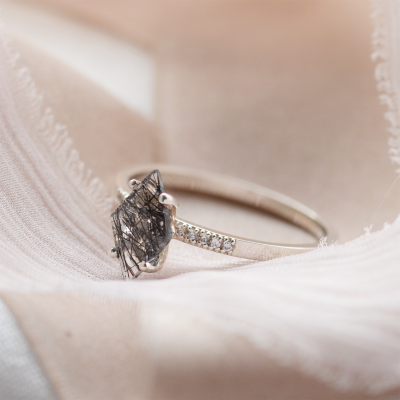 Zlatý prsten s kite rutilovým křišťálem a diamanty ESTER
