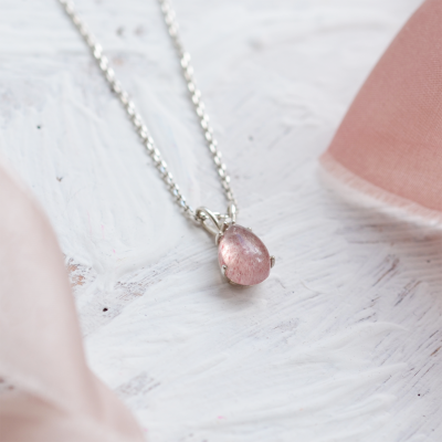 Gold necklace with strawberry quartz and diamond FRESA