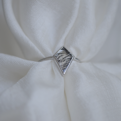 Zlatý minimalistický prsten s rutil quartzem LORA