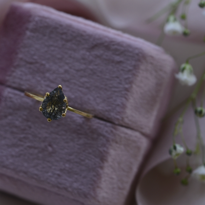 Zlatý prsten s quartzem ve tvaru kapky OLLY