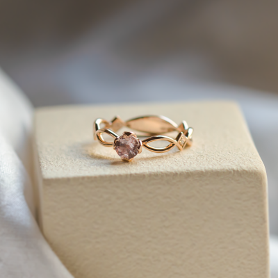 Solid gold Irish knot ring for women with strawberry quartz QUEENLY