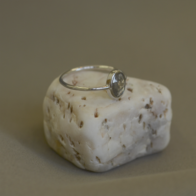 BONNIE gold ring with salt and pepper diamond 