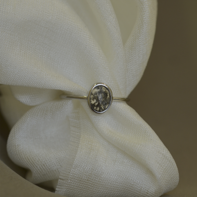 BONNIE gold ring with salt and pepper diamond 