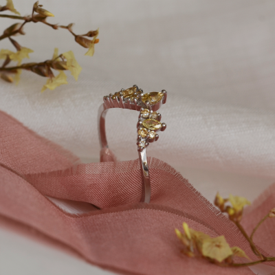 Gold ring with fancy diamonds FIERIA