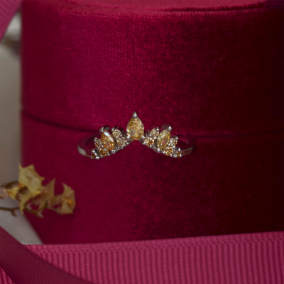 Zlatý prsten s fancy žlutými diamanty FIERIA