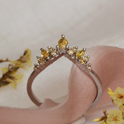 Gold ring with fancy diamonds FIERIA