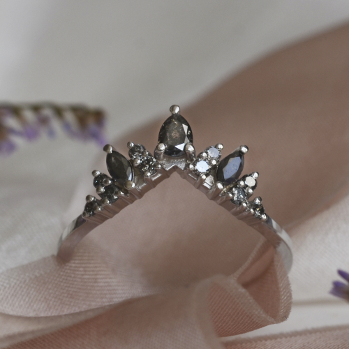 Majestátní zlatý prsten se salt and pepper diamanty FIERIA