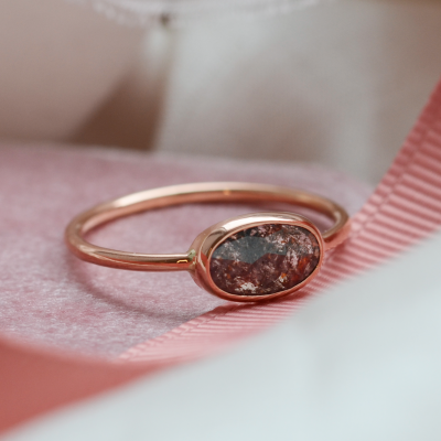 Zlatý prsten s oválným salt and pepper diamantem KARLIN
