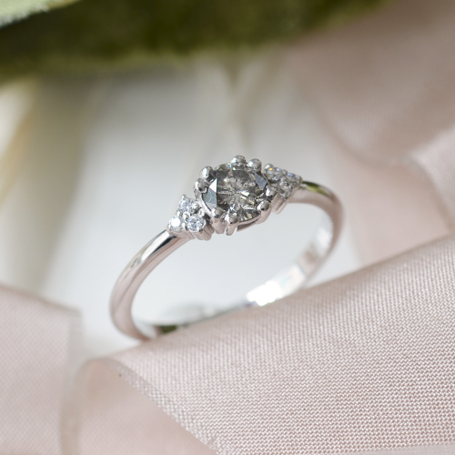 Zlatý prsten s diamantem salt and pepper 0.5ct MONNY