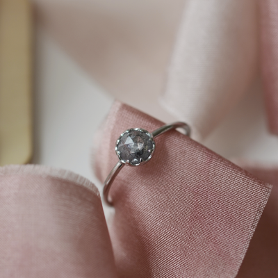 Prsten s okouzlujícím diamantem 0.64 ct RAWE