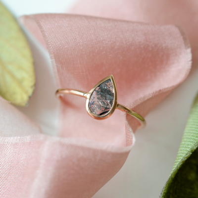 Minimalistický prsten ze zlata s diamantem salt and pepper REED