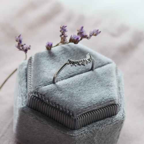 Gold cut-out ring with salt and pepper diamonds ROXYS