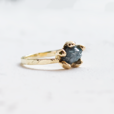 Gold ring with raw diamond VITA