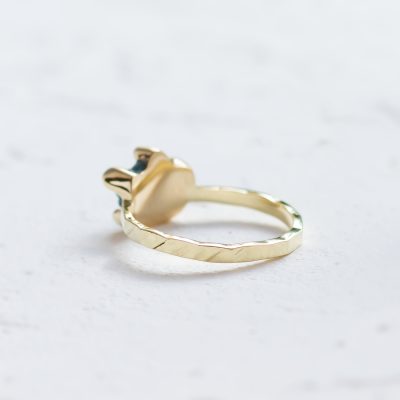 Gold ring with raw diamond VITA