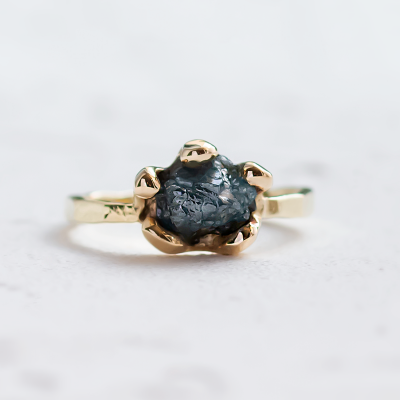 Gold ring with raw diamond VITA