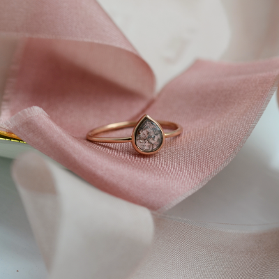 Minimalistický prsten ze zlata s diamantem salt and pepper 0.39ct XENIA