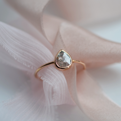 Minimalist gold ring with salt and pepper diamond XENIA