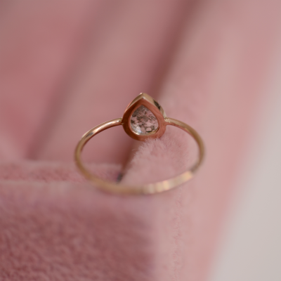 Minimalist gold ring with salt and pepper diamond 0.39ct XENIA