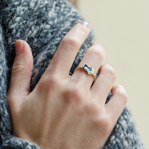 Original ring with asymmetric sapphire and baguette moissanites AGATHA