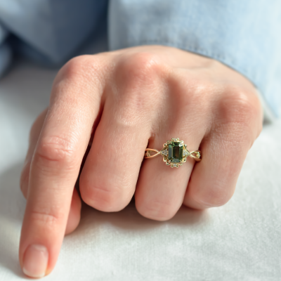 Unique vintage gold ring with green sapphire and diamonds BAROQUE