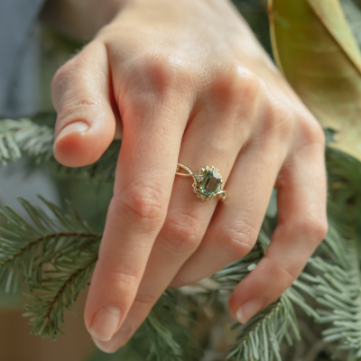 Unique vintage gold ring with green sapphire and diamonds BAROQUE