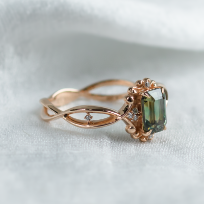 Unique vintage gold ring with green sapphire and diamonds BAROQUE