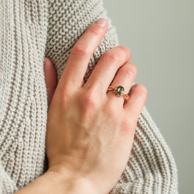 Unique vintage gold ring with green sapphire and diamonds BAROQUE