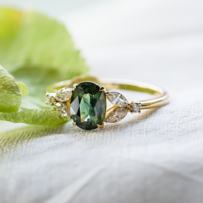 Vintage engagement ring with green sapphire and diamonds CADET