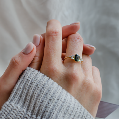 Vintage engagement ring with green sapphire and diamonds CADET