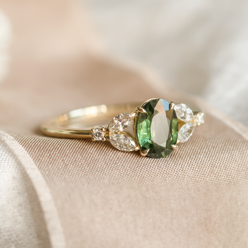 Vintage engagement ring with green sapphire and diamonds CADET