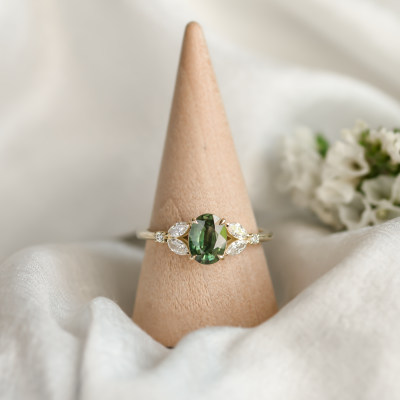 Vintage engagement ring with green sapphire and diamonds CADET