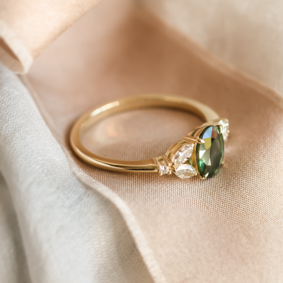 Vintage engagement ring with green sapphire and diamonds CADET