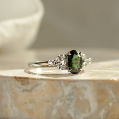 Vintage engagement ring with green sapphire and diamonds CADET