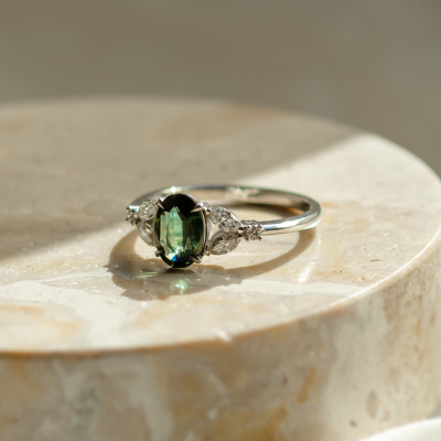 Vintage engagement ring with green sapphire and diamonds CADET