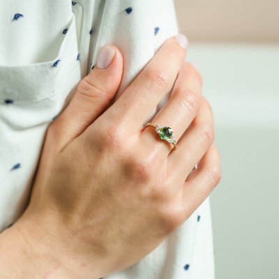 Vintage engagement ring with green sapphire and diamonds CADET