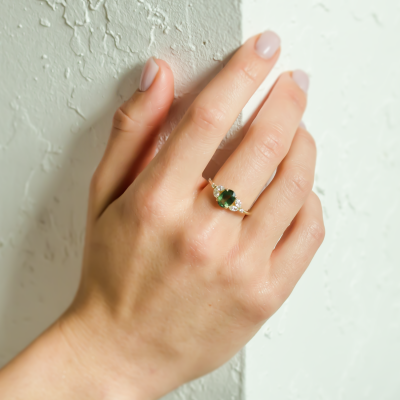 Vintage engagement ring with green sapphire and diamonds CADET