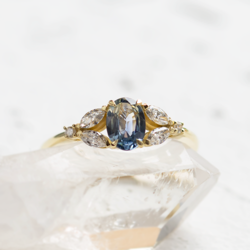 Oval sapphire ring with diamonds CADETIE