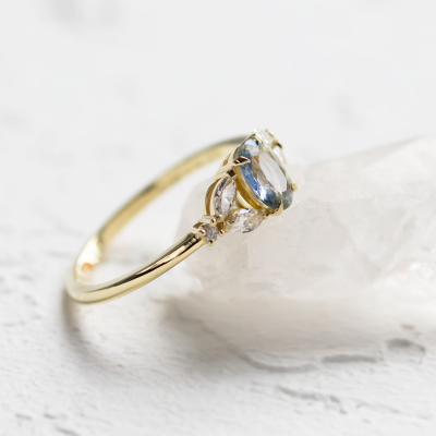 Oval sapphire ring with diamonds CADETIE