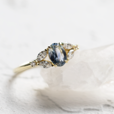 Oval sapphire ring with diamonds CADETIE