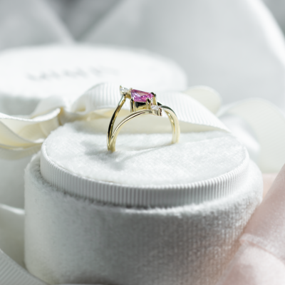 Gold split shank ring with pink sapphire and diamonds CHARAYA