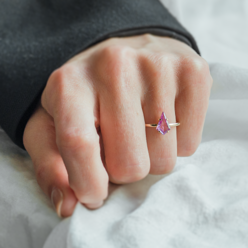 Gold ring with pink sapphire CODY