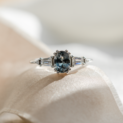 Zlatý prsten s modrozeleným oválným safírem DIANA