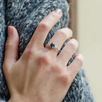 Zlatý prsten s modrozeleným oválným safírem DIANA
